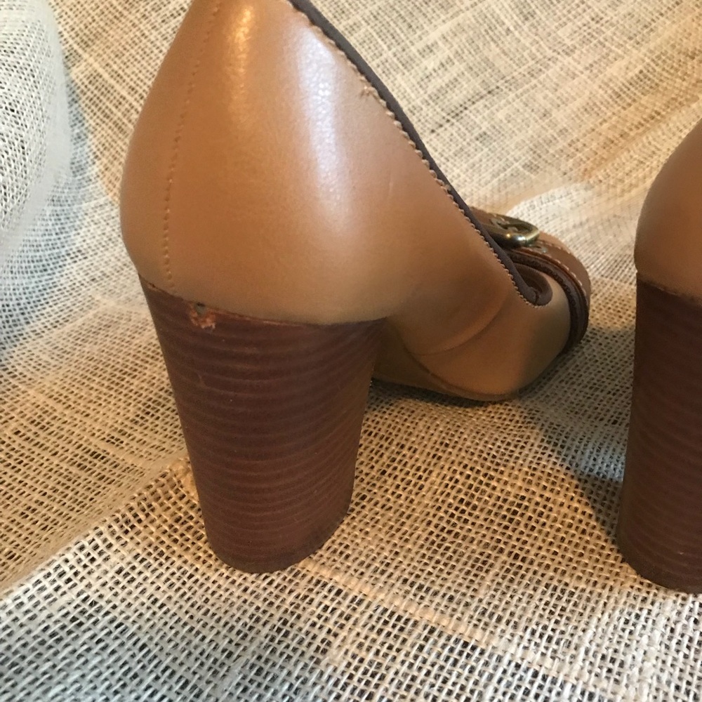 Stylish Spectator Pump - Picture 3 of 5